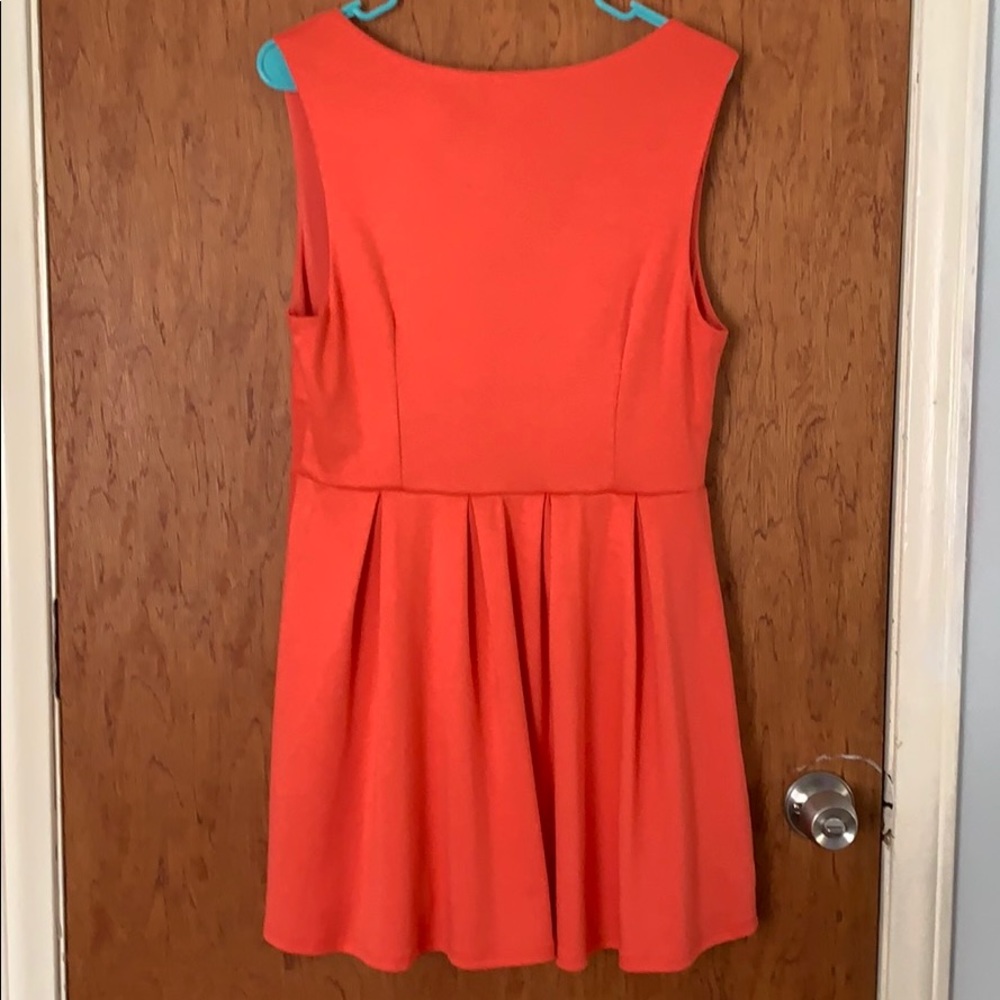 PITAYA- Summer deep v dress - Picture 2 of 4
